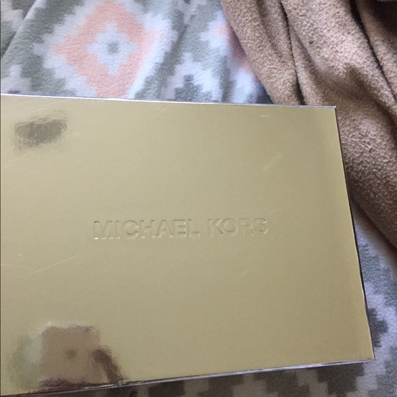 Michael Kors hat and gloves - Picture 1 of 6